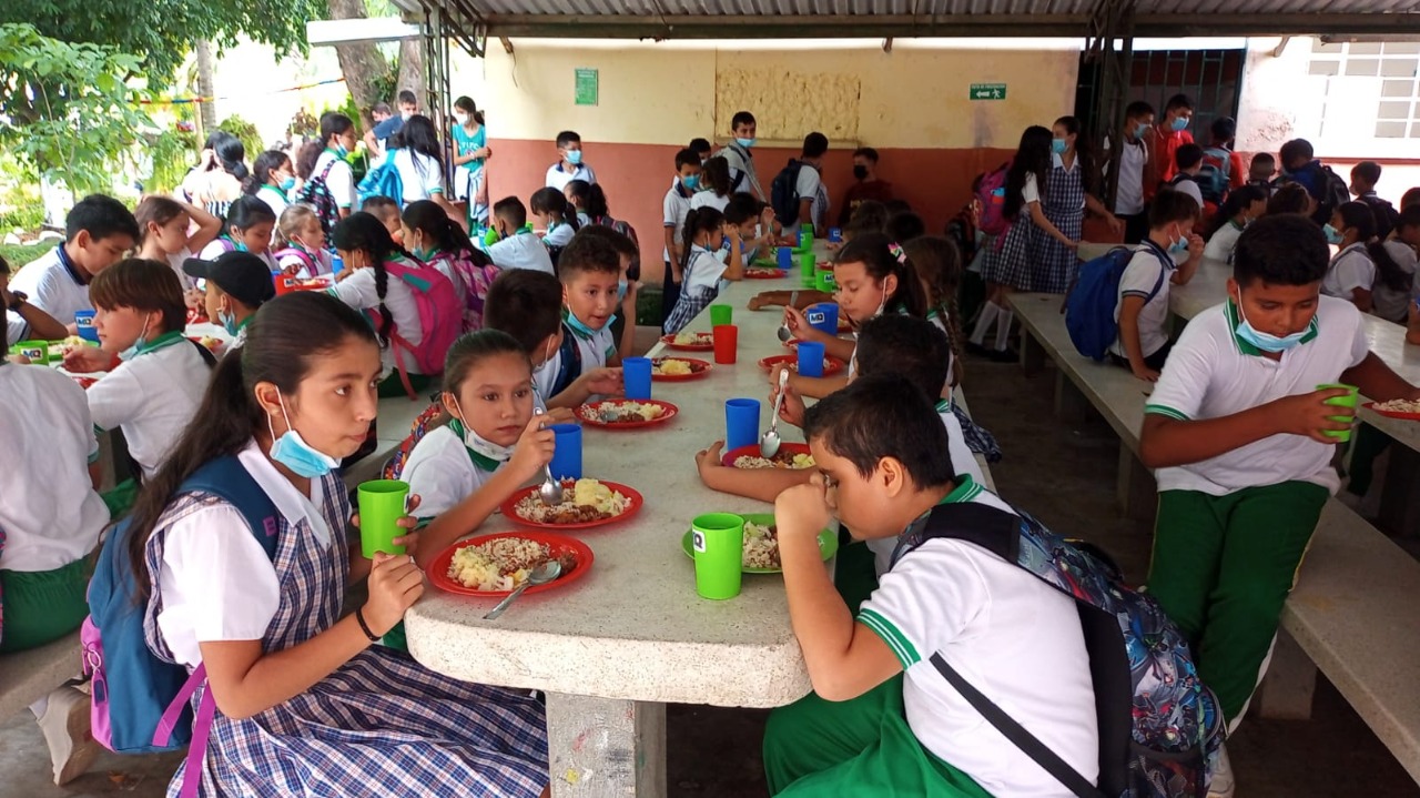 Alimentación Escolar del Huila está llegando a 1.352 sedes educativas con un 95% de cobertura