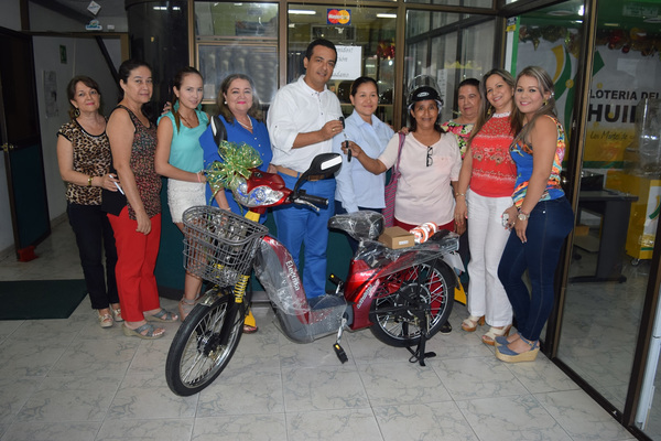 Lotería del Huila entrega premios a sus compradores