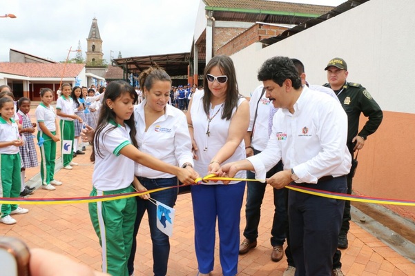 Remodelación de plaza de mercado de El Agrado entregaron directora de Prosperidad Social y Gobernador del Huila
