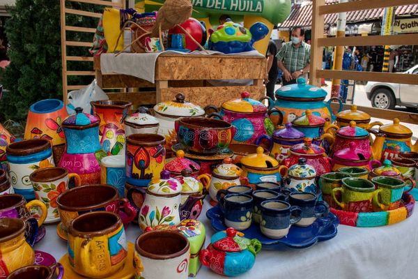 Artesano de La Ulloa transforma vasijas de barro en obras de arte