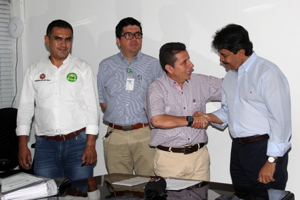 Gobernador González Villa firmó acta de inicio del anillo vial ‘Doña Ana Julia’ en La Plata